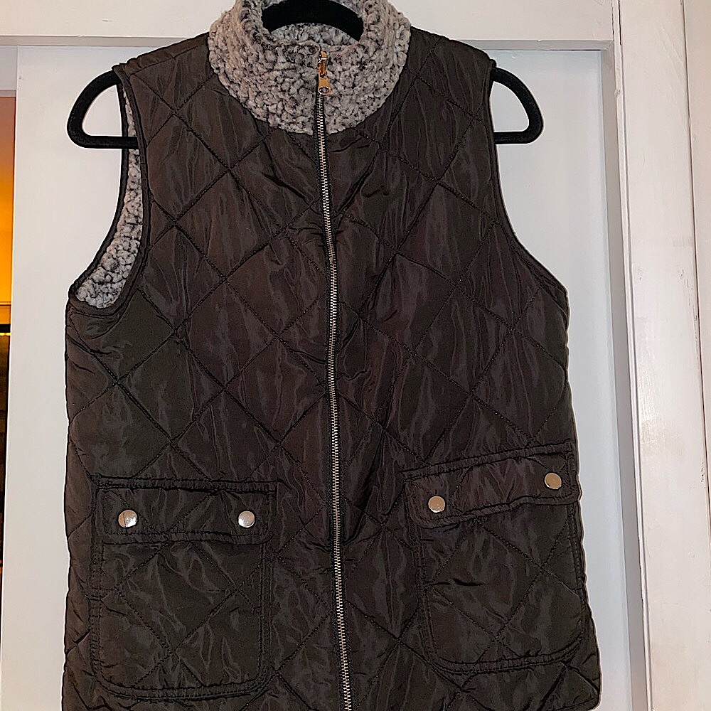 Reversible Vest (Black & Fluffy Gray)